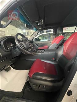 تۆیۆتا لاند کروزەر